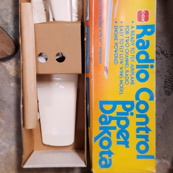 Cox Radio Control Piper Dakota Airplane Vintage, New In Box W Factory Engine. - Picture 3 of 8